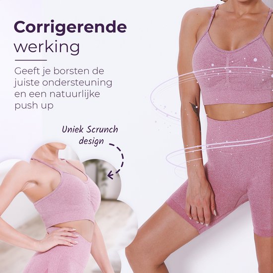 Vrouw in roze sportbeha en legging. Tekst over corrigerende werking en natuurlijke push-up.