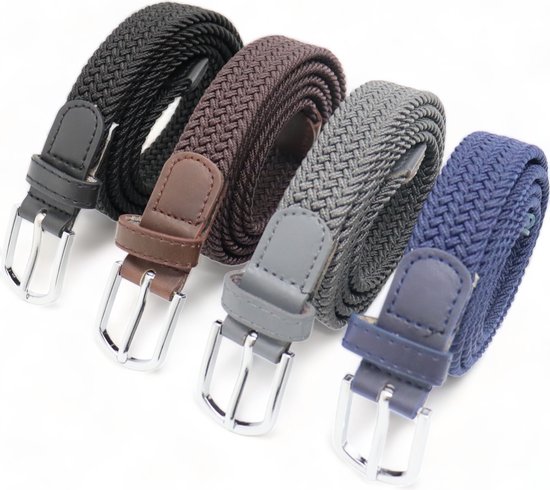 Vier gevlochten elastische riemen in zwart, bruin, grijs en blauw met chromen gespen.