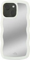 xoxo Wildhearts Wavy mirror case Creme telefoonhoesje - Geschikt voor iPhone 14 - Golvend spiegelhoesje - Wolken hoesje - Schokbestendig - Cloud case - Silicone case met spiegel - Creme