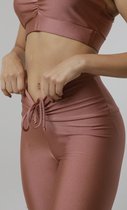 Athlefit Apparel - High-performance Healing damesleggings in neutraal roze met een strikje aan de voorkant en een naad aan de achterkant die je rondingen accentueert.