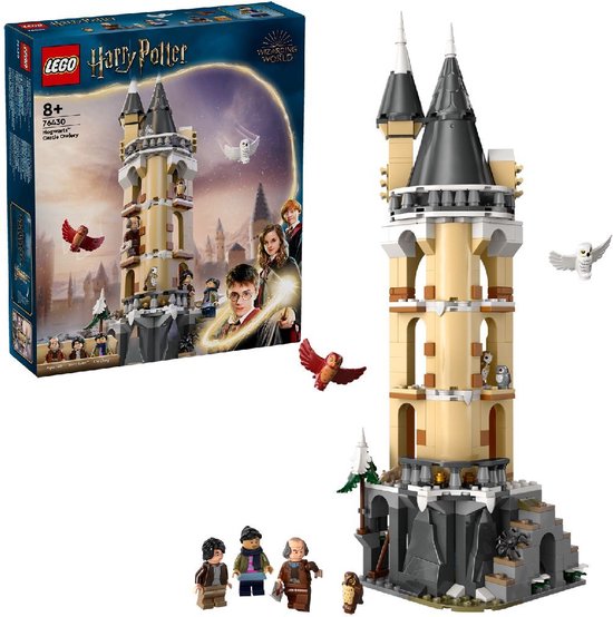 Le set Lego Harry Potter Le Château de Poudlard L'aile des Hiboux avec la boîte et les figurines séparées.