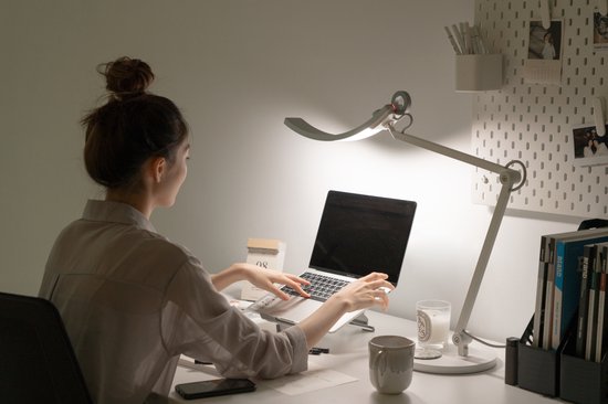 BenQ - e-Reading Lamp - LED - 3000K-5700K - Dimbaar - Leeslampje voor Boek - Zilverwit - 18W van BenQ — afbeelding 5