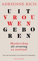 Boek 'UIT VROUWEN GEBOREN' met opdruk in rode en zwarte letters. Titel en ondertitel 'Moederschap als ervaring en instituut'.