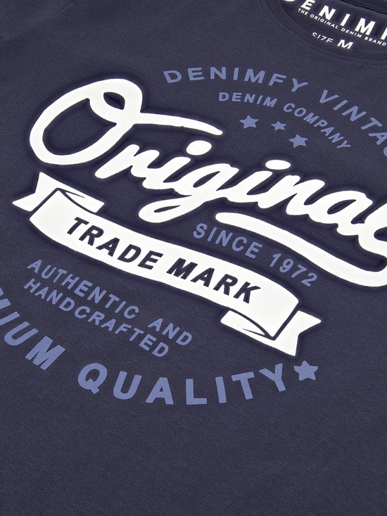 Donkerblauw T-shirt met witte tekst: DENIMFY, Original, TRADE MARK, SINCE 1972, PREMIUM QUALITY, AUTHENTIC AND HANDCRAFTED