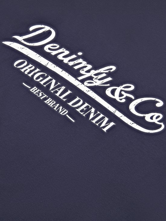 Donkerblauw t-shirt met witte tekst: "Denimfy & Co", "ORIGINAL DENIM", "BEST BRAND".