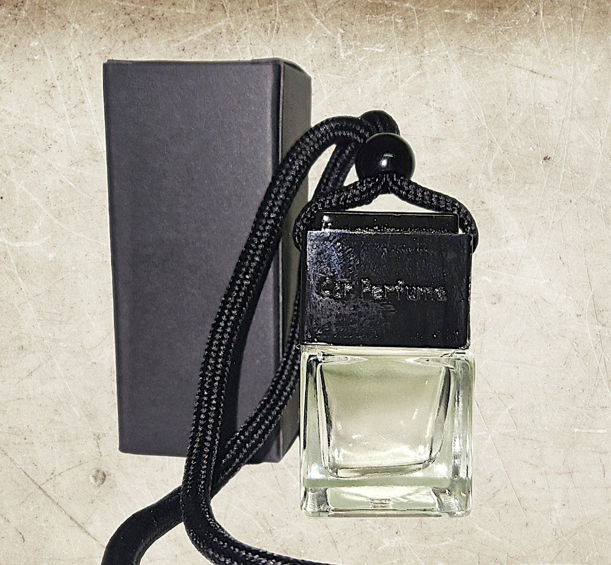 Goedkoopste Autoparfum HUG in Bottle - 8ml - Geïnspireerd - Dupe - Autogeur - Auto Luchtverfrisser - Autoverfrisser - Autogeurtje - Autoparfum - Car Perfume - Verjaardag - Vaderdag - Moederdag - Valentijnsdag - Cadeau heren - Cadeau Man - verjaardagscadeau