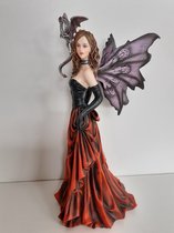 Elfen beeld Elf met zwarte jurk en draakje op haar schouder van Dream Eden 28x14x13 cm