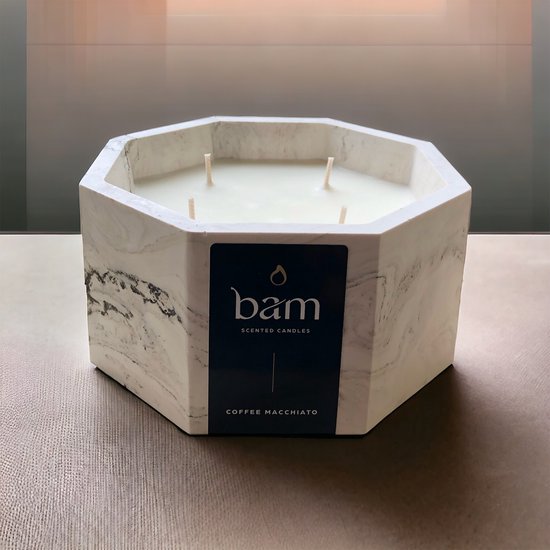 BAM Coffee Macchiato geurkaars met 4 wieken in een beige gemarmerd handmade potje - 80 branduren (545g) - cadeautip - geschenk - vegan