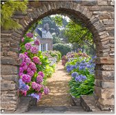 Tuinposter poort - Doorkijk - Hortensia - Bloemen - Natuur - Huis - Zomer - Tuindoek - Tuin - Schuttingdoek - 100x100 cm - Schutting decoratie - Tuindecoratie - Tuinschilderij voor buiten - Buitenposter