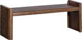 Een warm bruin, houten bankje met een ruw afgewerkte poot en een recht zitoppervlak.