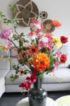 Fleurs sur 12 - fleurs en soie - fleurs artificielles - y compris vase.