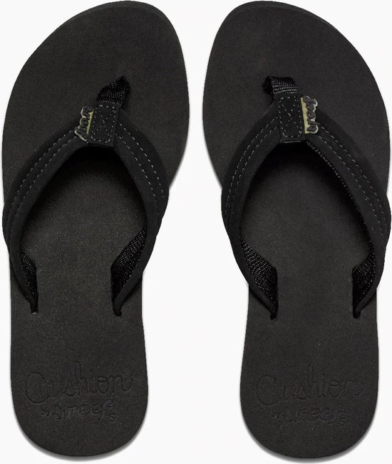 Paar zwarte Reef Cushion Breeze teenslippers met logo.