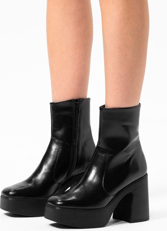 Sacha - Dames - Zwarte leren enkelboots met plateau hak - Maat 38