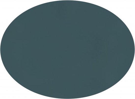 Un set de table ovale bleu-gris en similicuir.