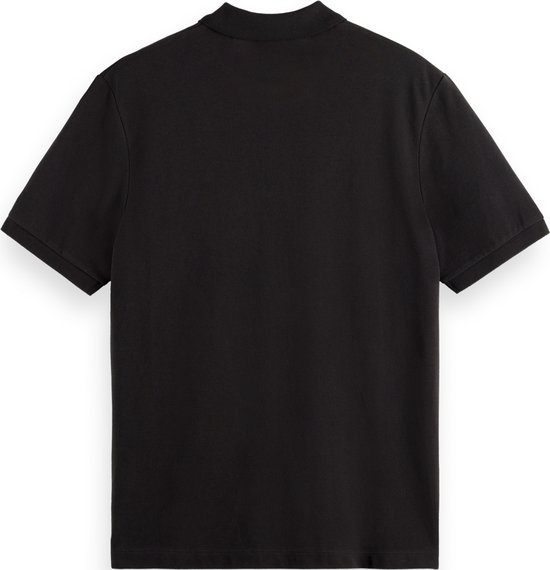 Zwarte poloshirt met korte mouwen, ton sur ton geborduurd logo op de borst.