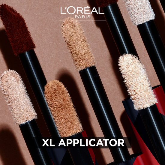 Close-up van XL applicators van L'Oréal Infaillible concealers in verschillende tinten: beige, bruin en roodbruin.