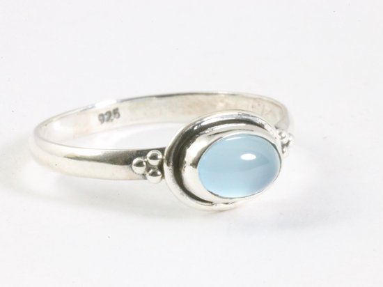 Fijne bewerkte zilveren ring met blauwe chalcedoon - maat 19.5