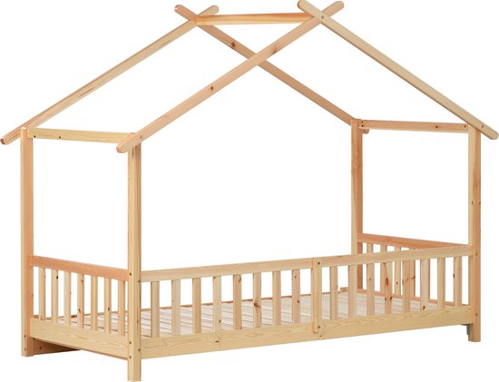 Bedframe van licht hout in de vorm van een huis, met spijlen aan drie zijden en een lattenbodem.
