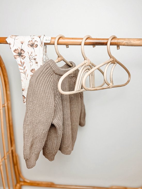 Jean's goods rotan kinderkledinghangers set - 3 stuks - kleerhangers - duurzaam - rattan - baby hangers - baby kledinghangers - kinder kledinghanger - baby kleding hangers - bamboe - babykameraccessoires - baby cadeau - kraamcadeau — afbeelding 2
