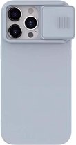 Nillkin CamShield Hoesje Geschikt voor de Apple iPhone 15 Pro Max - Geschikt voor Draadloos Opladen met Magnetische Ring - Siliconen Back Cover - met Camera Slider Grijs
