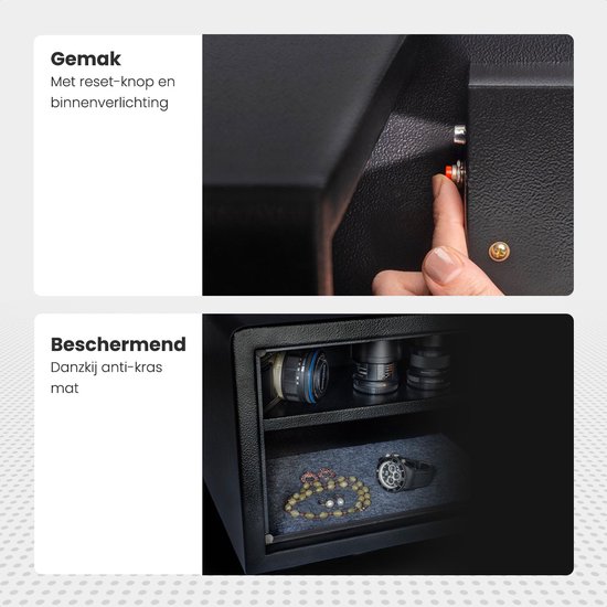 Binnenkant van een kluis met antiekrasmat, met lenzen en sieraden. Vinger drukt op reset-knop.