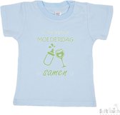 Soft Touch T-shirt Shirtje Korte mouw "Onze eerste moederdag samen!" Unisex Katoen Blauw/sage green (salie groen) Maat 62/68