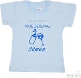Soft Touch T-shirt Shirtje Korte mouw "Onze eerste moederdag samen!" Unisex Katoen Blauw/blauw Maat 62/68
