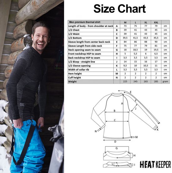 Maattabel voor heren thermoshirt. Man in thermo set met blauwe skibroek. Achtergrond is een winterse omgeving met hout en sneeuw.