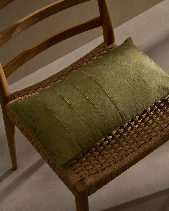 Kave Home - Kussenhoes Sayema van groen linnen met een natuurlijk jute stiksel 30 x 50 cm