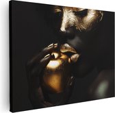 Artaza Canvas Schilderij Zwarte Vrouw met Gouden Make-Up en een Appel in haar Mond - 40x30 - Klein - Foto Op Canvas - Canvas Print