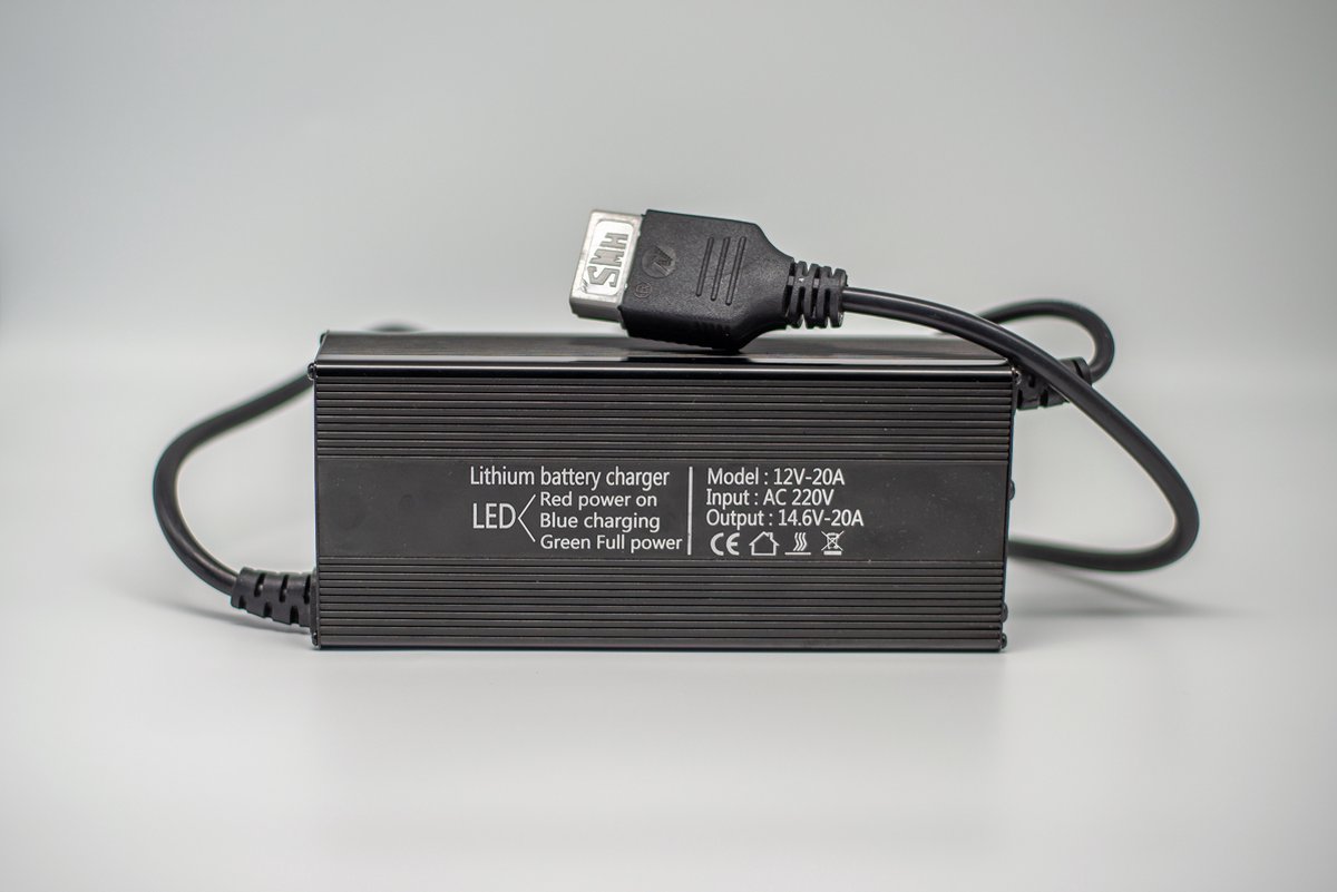 Accu Oplader 12V 20A voor LiFePO4 accu