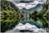 Poster Glanzend – Bergen - Water - Bomen - Groen - Grijs - 90x60 cm Foto op Posterpapier met Glanzende Afwerking