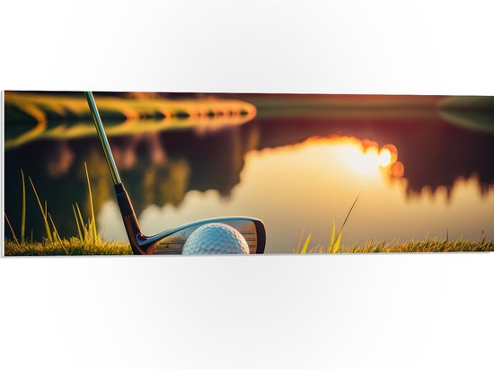PVC Schuimplaat- Golf - Golfbal - Golfclub - Zonsondergang - Gras - Water - 90x30 cm Foto op PVC Schuimplaat
