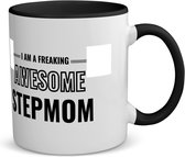 Akyol - i am a freaking awesome stepmom koffiemok - theemok - zwart - Mama - de meest geweldigste stiefmoeder - moeder cadeautjes - moederdag - verjaardagscadeau - verjaardag - cadeau - geschenk - kado - gift - moeder artikelen - 350 ML inhoud