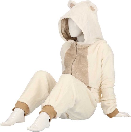 Beige onesie met capuchon en berenoren, zittend op de grond, bruine manchetten.