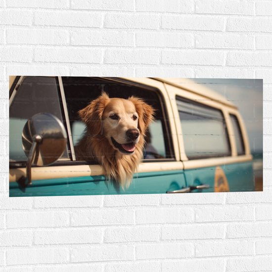 Muursticker - Golden Retriever Hond uit Raam van Blauw Busje - 100x50 cm Foto op Muursticker