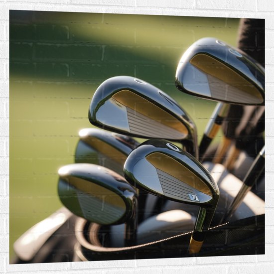Muursticker - Golf Clubs in Trolley op Golfbaan - 100x100 cm Foto op Muursticker
