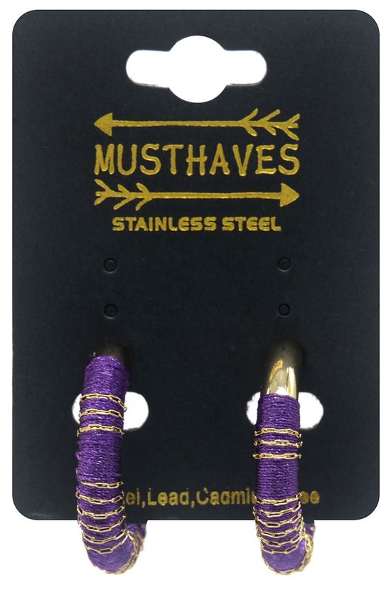 MustHaves oorbellen met goudkleurige oorstekers en donkerpaarse, omwikkelde hoepels met gouden draad.