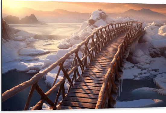 Dibond - Houten Brug over Wateren in Sneeuwgebied - 105x70 cm Foto op Aluminium (Wanddecoratie van metaal)