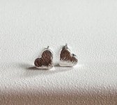 Bijoux by Ive - Oorknopjes - Hart - Zilverkleurige hartjes met geborsteld effect - 1 Paar