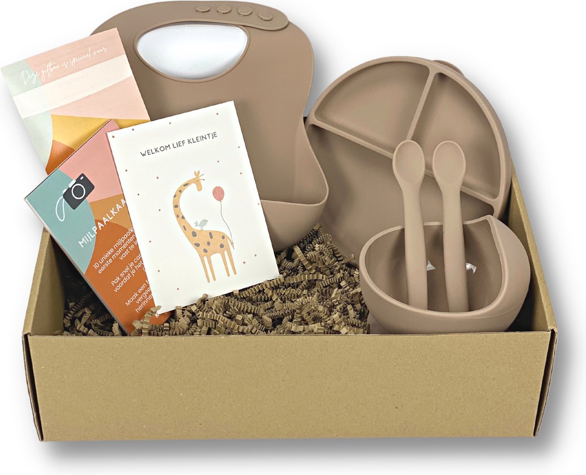 Goedkoopste Kids Cultures - Giftbox M - Baby Geschenkset, Kraampakket, Babyshower, Kraammand - Kraamcadeau Jongen & Meisje - Siliconen Kinderservies, Slab, Lepels en Wenskaarten - Taupe