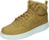 Nike court vision mid winter in de kleur bruin.