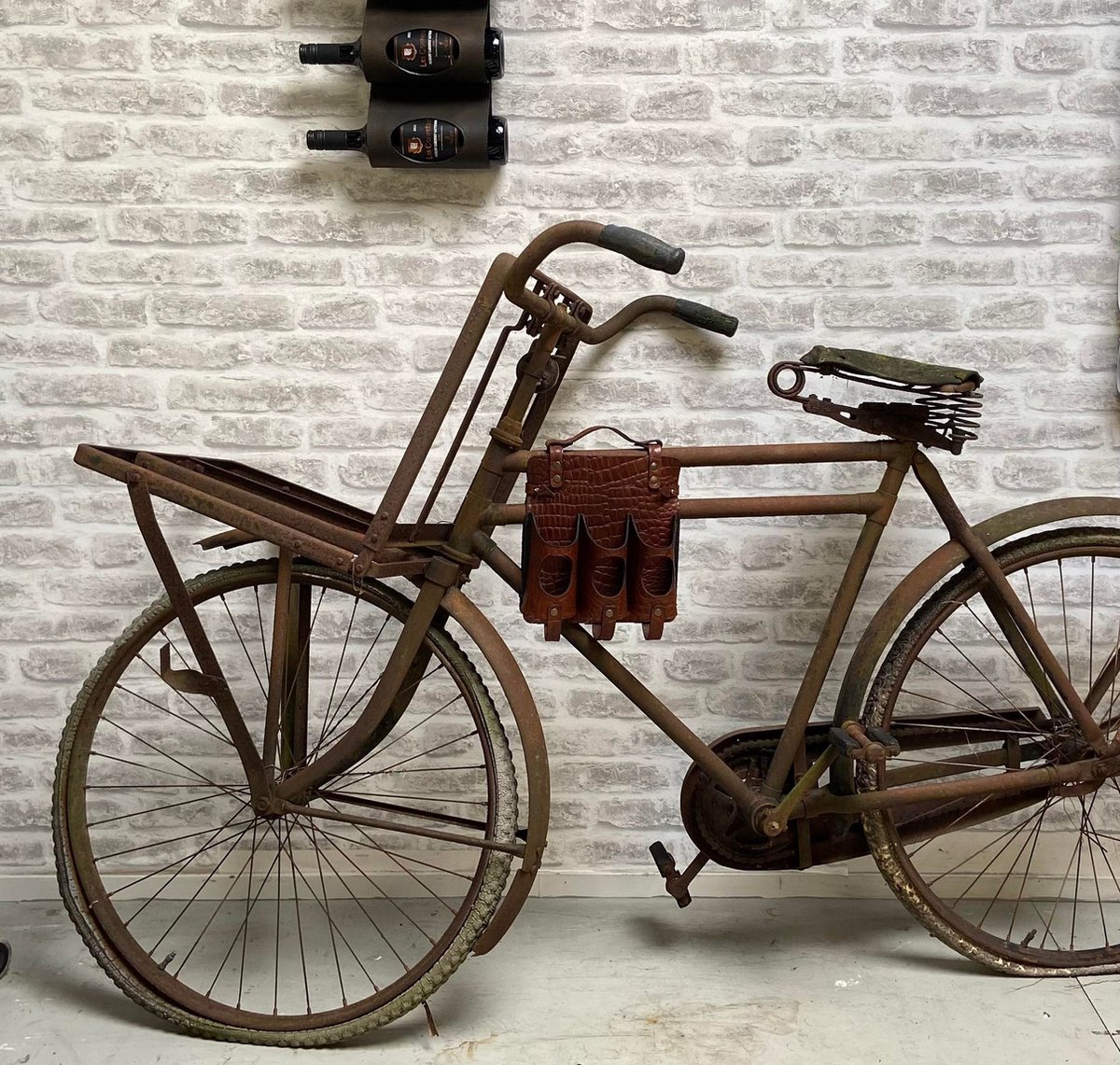 Dries Design D3SD - bierfleshouder - fiets bierfles houder - flessendrager - flessendrager fiets - fiets oldtimer - blikjes houder - blikjes houder fiets - cognac alligator - leder