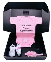Kraamcadeau Prinsesje gearriveerd - romper - babysneakers en babyhoofdband - kan ook rechtstreeks als cadeau worden geleverd
