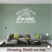 Muur Sticker Dreams - Dromen Keep Sleeping Kleur Wit- Spreuken - Quote - Spreuk  - Deuren - Woonkamer - Slaapkamer- Muur- Decoratie