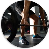 PVC Schuimplaat Muurcirkel - Mens - Spieren - Schoenen - Oefening - Sporten - Fitness - Sportschool - Gewichten - 60x60 cm Foto op Muurcirkel (met ophangsysteem)