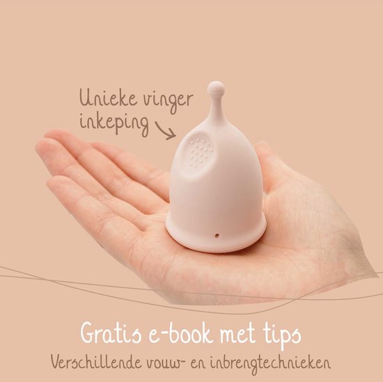Une coupe menstruelle rose avec une 'encoche unique pour le doigt' dans une main, avec un e-book gratuit de conseils.