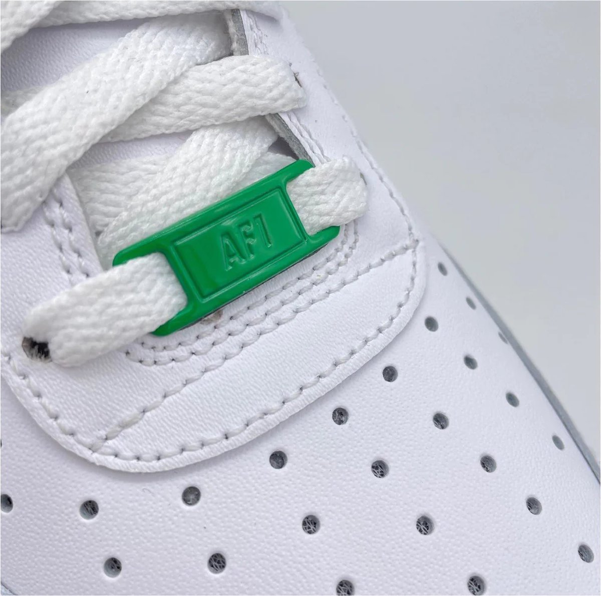 nike air force 1 shoelace tag