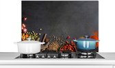 Spatscherm keuken 90x60 cm - Kookplaat achterwand Kruiden - Eten - Specerijen - Zwart - Paprika - Kaneel - Muurbeschermer - Spatwand fornuis - Hoogwaardig aluminium