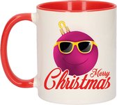 Cadeau kerstmok rood Merry Christmas roze smiley kerstbal - 300 ml - keramiek - koffiemok / theebeker - Kerstmis - kerstcadeau